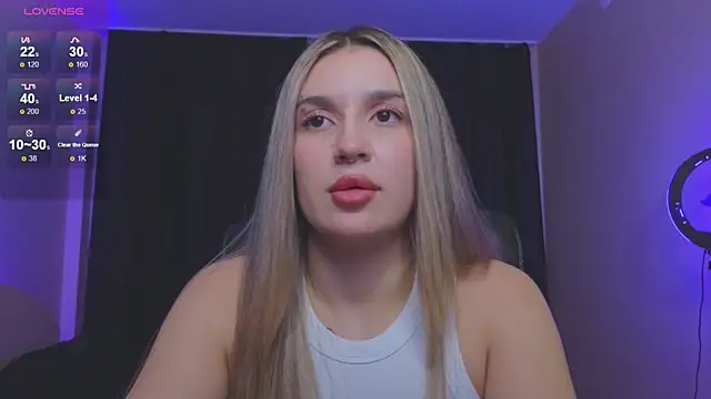 Snapshot of RoxyChill chatting on November 10, 2025, 9:03 pm RoxyChill online show from November 10, 2025, 9:03 pm