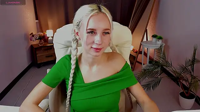 Snapshot of cute_luucy chatting on March 18, 2026, 3:42 am cute luucy online show from March 18, 2026, 3:42 am