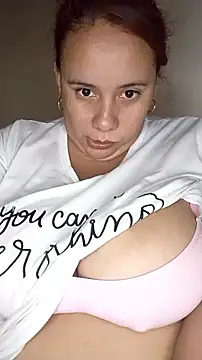 Snapshot of luzdanna chatting on October 22, 2025, 4:40 pm luzdanna online show from October 22, 2025, 4:40 pm