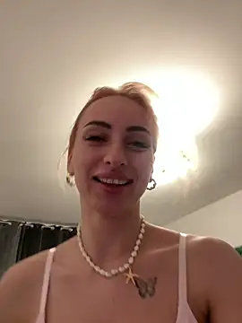 Snapshot of AuraPure chatting on August 6, 2026, 4:14 am AuraPure online show from August 6, 2026, 4:14 am