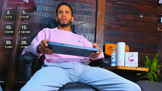 Snapshot of Alex_bigcock11_ chatting on November 23, 2025, 2:39 pm Alex bigcock11 online show from November 23, 2025, 2:39 pm