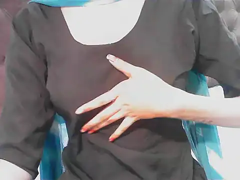 elize   online show from December 5, 2025, 3:37 am