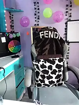 Purple2StayThnxx online show from October 5, 2025, 8:29 pm