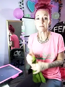 Purple2StayThnxx online show from October 13, 2025, 2:50 pm