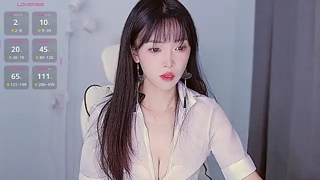 Snapshot of XiaoNana_ chatting on October 25, 2025, 1:24 am XiaoNana online show from October 25, 2025, 1:24 am