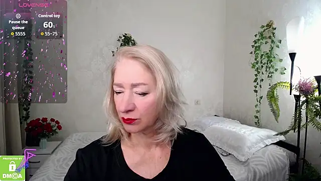 hunters woman online show from September 29, 2025, 12:10 pm