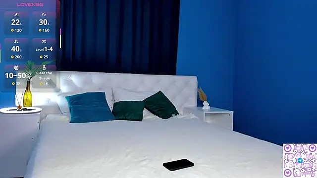 KiraSun online show from September 22, 2025, 12:29 pm