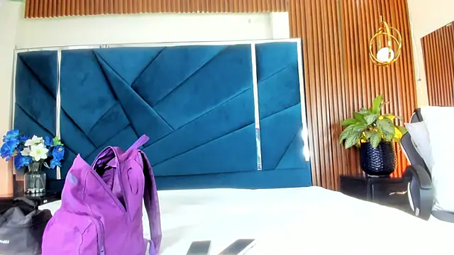 Dulce Pettit online show from September 24, 2025, 12:19 pm