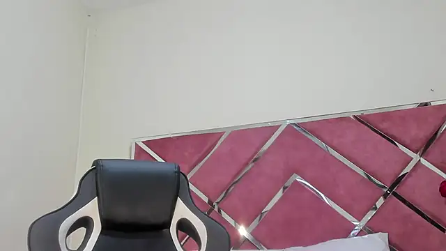 Dulce Pettit online show from October 15, 2025, 12:38 pm