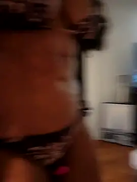 Snapshot of Caramel_Lights chatting on October 16, 2025, 2:45 am Caramel Lights online show from October 16, 2025, 2:45 am