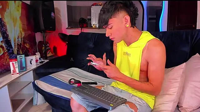 Snapshot of Steven_baby69 chatting on September 13, 2025, 12:54 am Steven baby69 online show from September 13, 2025, 12:54 am