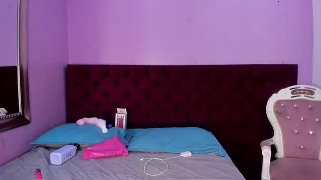 IsabellaLuxe online show from September 23, 2025, 1:14 pm