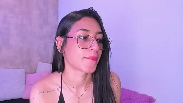 Snapshot of Becky_G chatting on October 18, 2025, 4:26 am Becky G online show from October 18, 2025, 4:26 am