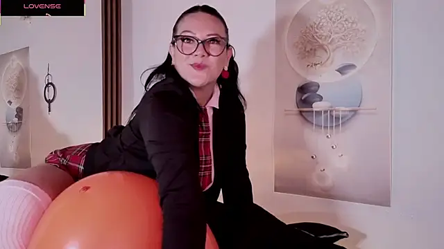 Snapshot of karla_valk1 chatting on October 18, 2025, 11:55 am karla valk1 online show from October 18, 2025, 11:55 am