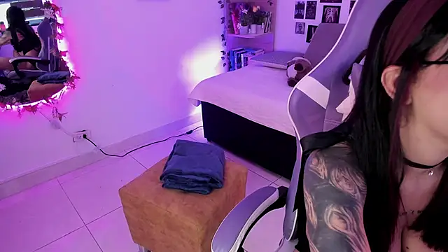 Snapshot of Liz_rogers_x chatting on November 9, 2025, 1:48 am Liz rogers x online show from November 9, 2025, 1:48 am