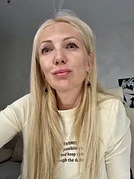 Snapshot of Monna chatting on February 22, 2025, 2:19 pm Monna online show from February 22, 2025, 2:19 pm