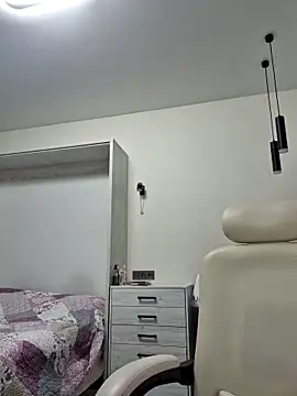 Snapshot of Monna chatting on March 17, 2025, 5:05 pm Monna online show from March 17, 2025, 5:05 pm