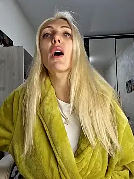 Snapshot of Monna chatting on November 7, 2025, 3:01 pm Monna online show from November 7, 2025, 3:01 pm