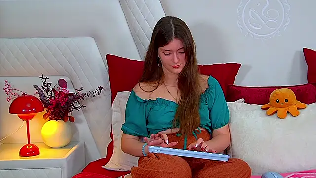 JessicaJewells online show from September 12, 2025, 6:35 am