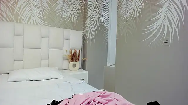 Anni petite  online show from September 13, 2025, 9:14 pm