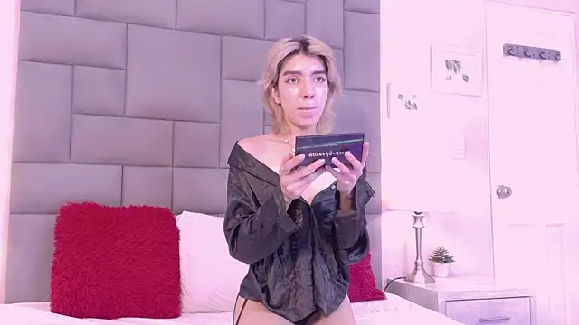 Snapshot of Noah_Bells chatting on December 15, 2025, 11:47 am Noah Bells online show from December 15, 2025, 11:47 am