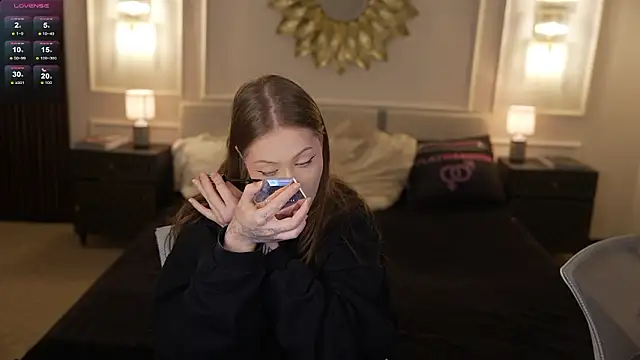 Esmie Smile online show from February 5, 2026, 7:29 pm