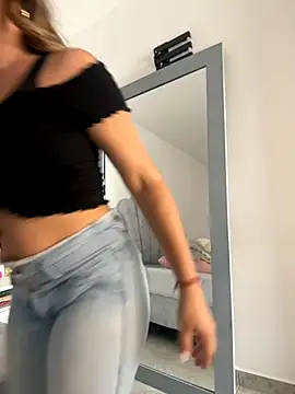 Snapshot of emma-conti2 chatting on October 16, 2025, 3:13 pm emma-conti2 online show from October 16, 2025, 3:13 pm