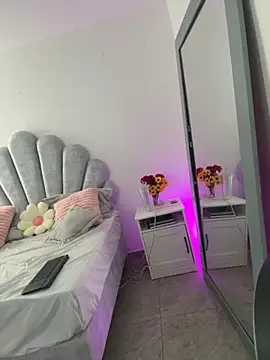 Snapshot of emma-conti2 chatting on October 18, 2025, 2:07 pm emma-conti2 online show from October 18, 2025, 2:07 pm