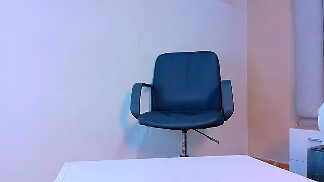 RiriiBrunette   online show from January 16, 2026, 8:13 pm