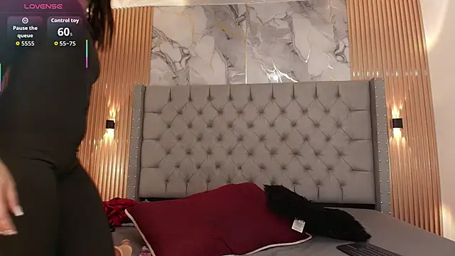 AlyaThompson online show from November 9, 2025, 4:11 am