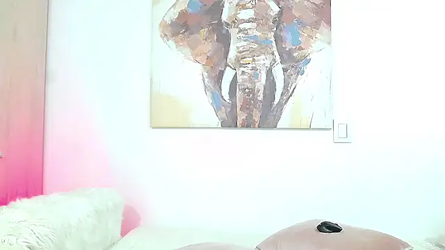 ParisRoux online show from April 5, 2026, 8:50 pm