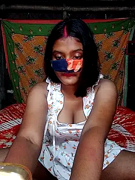 Snapshot of RAYI_Queen_4 chatting on October 8, 2025, 4:15 pm RAYI Queen 4 online show from October 8, 2025, 4:15 pm