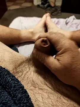 Snapshot of hubbyfun19 chatting on September 19, 2025, 4:36 am hubbyfun19 online show from September 19, 2025, 4:36 am