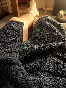 Snapshot of hubbyfun19 chatting on October 20, 2025, 4:57 am hubbyfun19 online show from October 20, 2025, 4:57 am