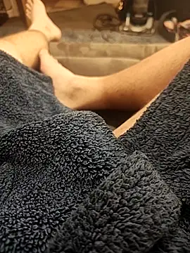 Snapshot of hubbyfun19 chatting on October 25, 2025, 4:20 am hubbyfun19 online show from October 25, 2025, 4:20 am