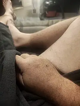 Snapshot of hubbyfun19 chatting on November 9, 2025, 7:50 am hubbyfun19 online show from November 9, 2025, 7:50 am