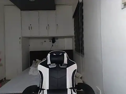 eattmebabyy online show from March 1, 2026, 11:23 am