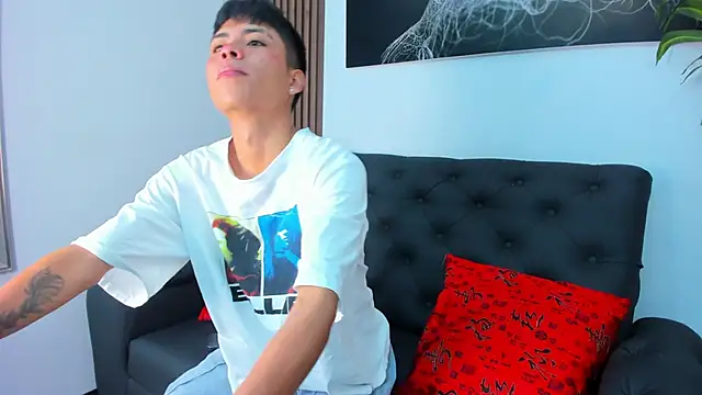 Snapshot of MaxiWildd chatting on February 19, 2026, 12:34 pm MaxiWildd online show from February 19, 2026, 12:34 pm