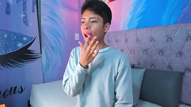 Snapshot of MaxiWildd chatting on March 4, 2026, 12:55 pm MaxiWildd online show from March 4, 2026, 12:55 pm