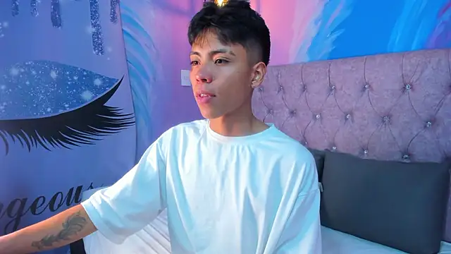 Snapshot of MaxiWildd chatting on March 6, 2026, 12:45 pm MaxiWildd online show from March 6, 2026, 12:45 pm