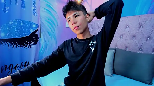 Snapshot of MaxiWildd chatting on March 11, 2026, 1:06 pm MaxiWildd online show from March 11, 2026, 1:06 pm