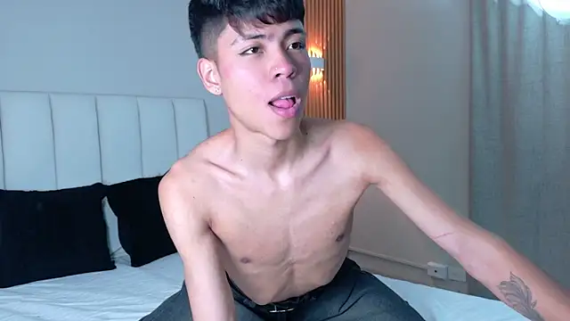 Snapshot of MaxiWildd chatting on March 12, 2026, 1:17 pm MaxiWildd online show from March 12, 2026, 1:17 pm