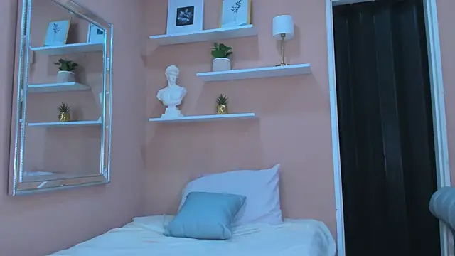 Snapshot of MaxiWildd chatting on March 14, 2026, 1:05 pm MaxiWildd online show from March 14, 2026, 1:05 pm