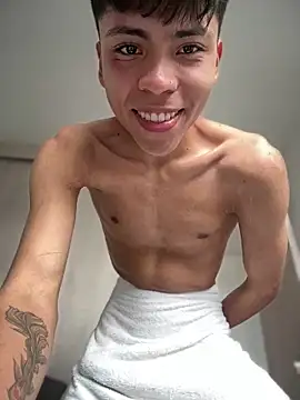 Snapshot of MaxiWildd chatting on March 17, 2026, 8:12 pm MaxiWildd online show from March 17, 2026, 8:12 pm