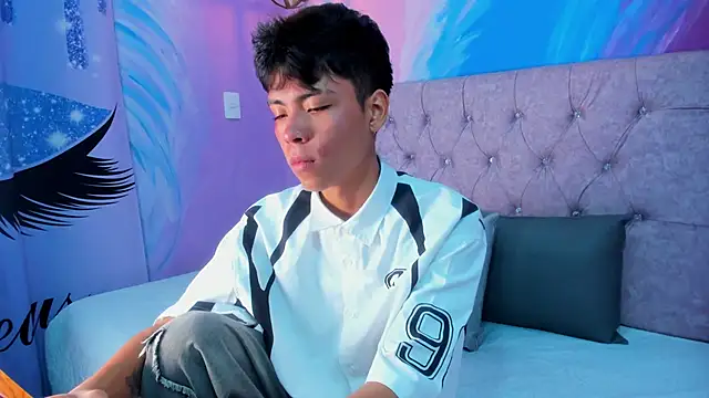 Snapshot of MaxiWildd chatting on March 20, 2026, 2:11 pm MaxiWildd online show from March 20, 2026, 2:11 pm