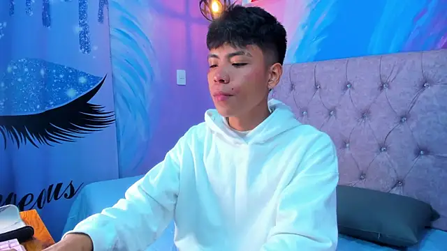 Snapshot of MaxiWildd chatting on March 24, 2026, 12:54 pm MaxiWildd online show from March 24, 2026, 12:54 pm