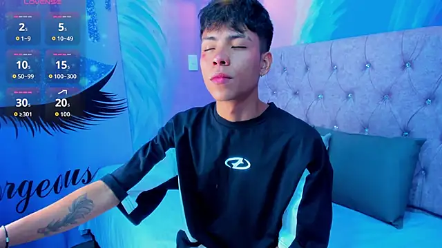 Snapshot of MaxiWildd chatting on March 28, 2026, 1:11 pm MaxiWildd online show from March 28, 2026, 1:11 pm