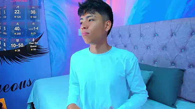 Snapshot of MaxiWildd chatting on April 6, 2026, 1:01 pm MaxiWildd online show from April 6, 2026, 1:01 pm