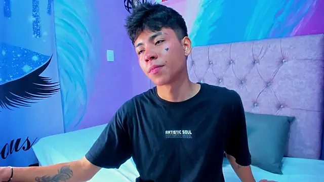 Snapshot of MaxiWildd chatting on April 11, 2026, 1:15 pm MaxiWildd online show from April 11, 2026, 1:15 pm