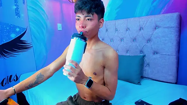 Snapshot of MaxiWildd chatting on April 13, 2026, 1:16 pm MaxiWildd online show from April 13, 2026, 1:16 pm